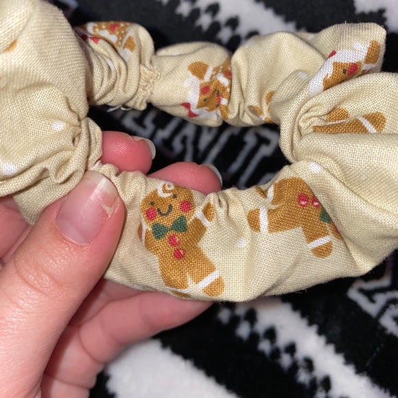 Handmade gingerbread on cream scrunchie - Picture 4 of 4